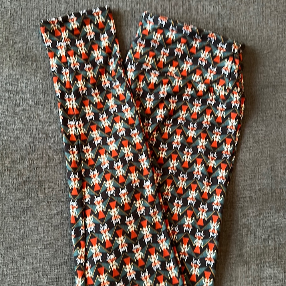 LuLaRoe OS leggings.